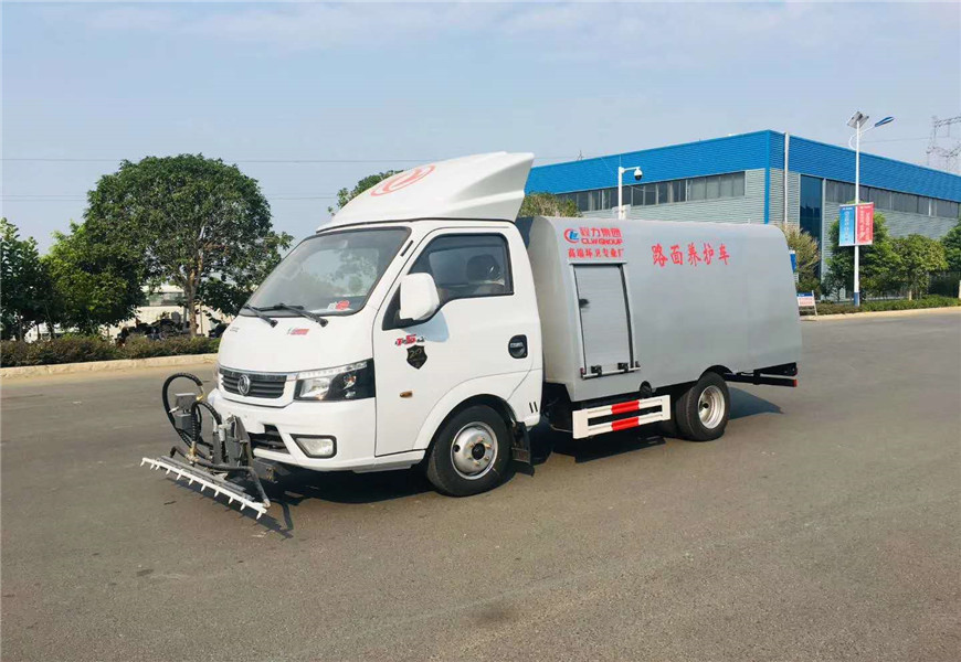 東風途逸路面養(yǎng)護車