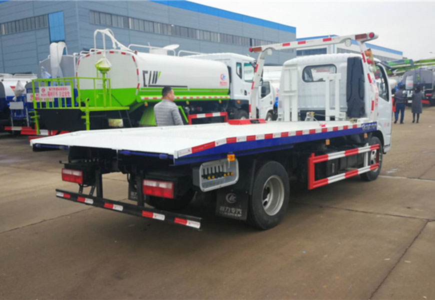 東風(fēng)多利卡一拖二清障車(chē)圖片